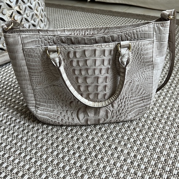 Cream / light grey tones Melbourne Brahmin bag with shoulder strap and handles. - Picture 2 of 9